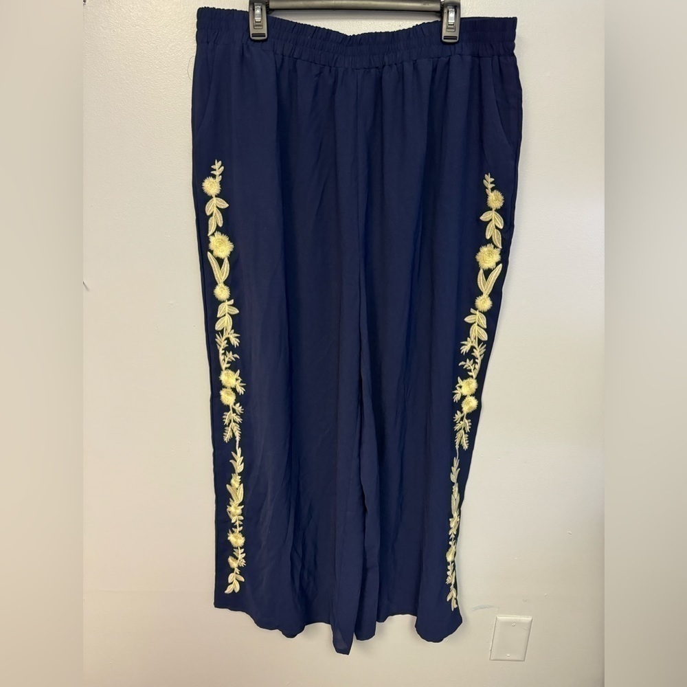 🚨CLEARANCE 0124-180 SHEIN Vcay Plus Embroidered Wide Leg Pants